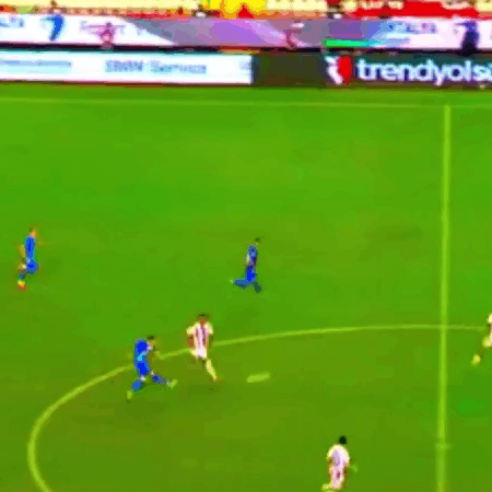 Valentin Mihăilă a reușit primul său gol în Turcia » A marcat de la mijlocul terenului!