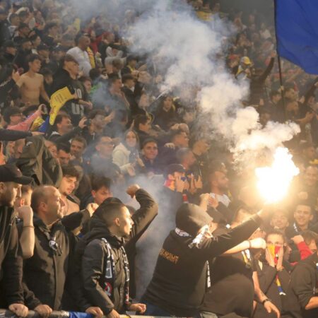 „Nu trebuie să rimeze”