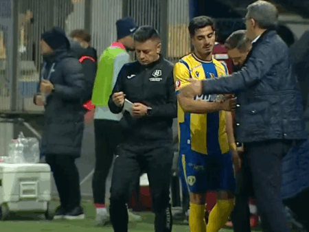 I-a scos antrenorul pe toți din răbdări! » A intrat pe parcurs în Petrolul