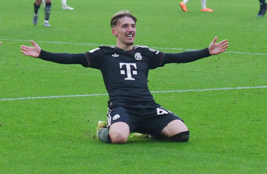 Lennart Karl celebrează golul cu Borussia Monchengladbach Matthaus îl vede pe tânărul de 17 ani la Mondiale: „Cine reușește la Bayern merită selecția!”