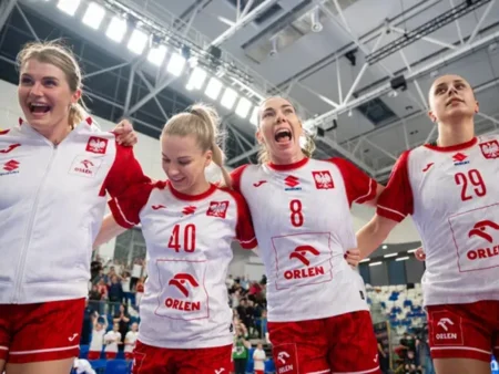 Cu cine se va confrunta pentru locul 2 în grupa de EHF Euro Cup la handbal feminin?