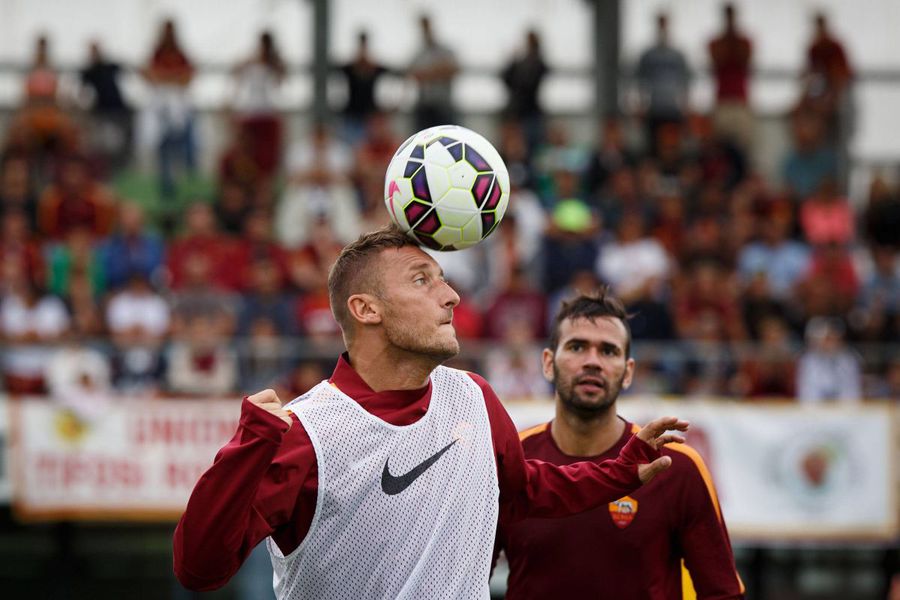 Leandro Castan, la un antrenament alături de căpitanul Romei, Francesco Totti / Foto: Imago Drama fostului coleg al lui Bogdan Lobonț: „Corpul nu mai răspundea. Vomam zilnic și m-am temut că mor!”