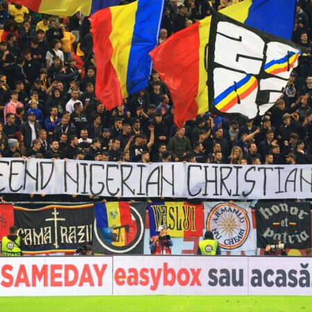„Protejați creștinii din Nigeria” » Ce semnificație are bannerul surprinzător expus de galeria României în meciul cu Austria