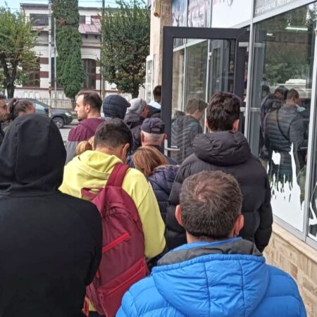 Dinamo agită întregul oraș! Bilete cu buletinul, cozi interminabile și „vânătoare de vrăjitoare” la casierii! Marea temere care planează.