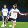 Antrenament în ploaie: Imagini de la Mogoșoaia cu tricolorii lui Mircea Lucescu