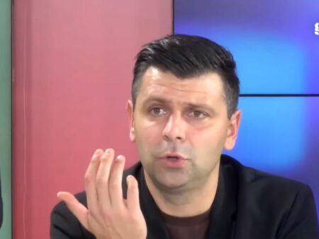 „Nu ar trebui să rămână pe bancă, indiferent de circumstanțe”