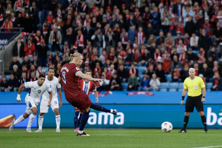 Erling Haaland a ratat două penalty-uri în Norvegia - Israel. FOTO: Imago Images