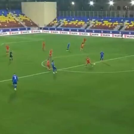 Cel mai spectaculos gol al serii a fost marcat de cea mai mică națională » Execuție minunată de la mijlocul terenului.