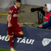 Moment șocant în Petrolul – CFR Cluj! A avut o criză de nervi și a fost pe punctul de a distruge laptopul unui fotograf.