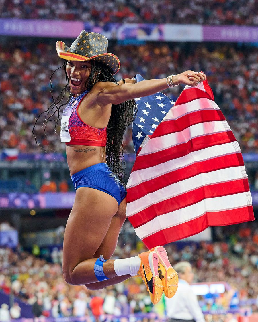 Tara Davis-Woodhall, campioană olimpică și mondială la săritura în lungime, a discutat despre dificultățile menstruației
