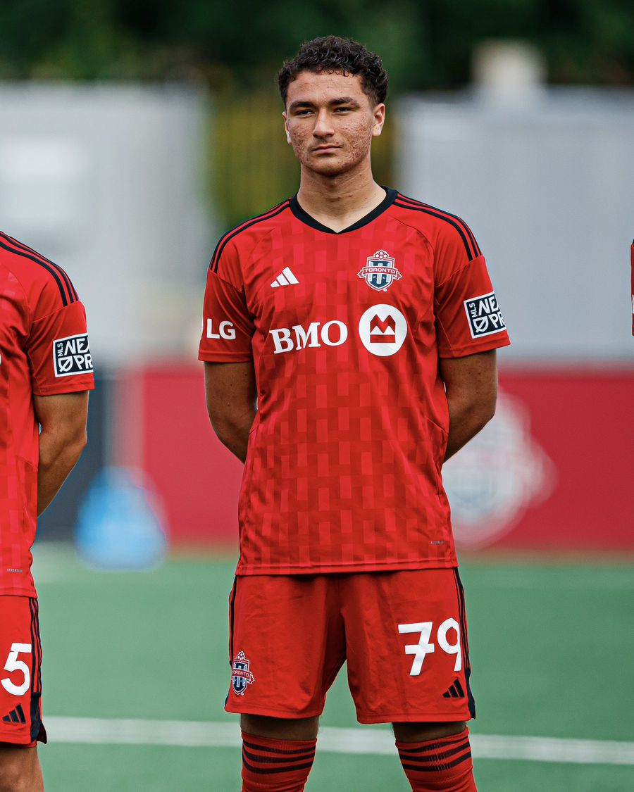 foto: Andrei Dumitru în tricoul lui Toronto Fotbalistul canadian va putea reprezenta România