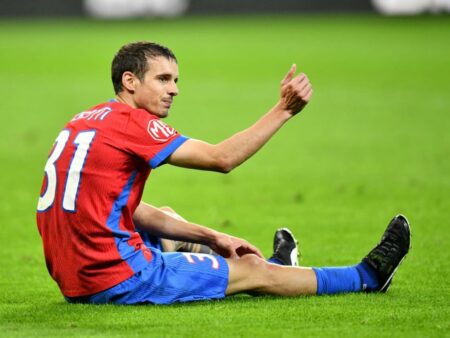 Încă o accidentare la FCSB: „S-a rupt” în confruntarea cu UTA și a fost înlocuit înainte de pauză.