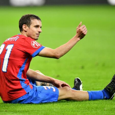 Încă o accidentare la FCSB: „S-a rupt” în confruntarea cu UTA și a fost înlocuit înainte de pauză.