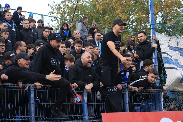 Jucătorii Craiovei, scandal cu fanii după remiza cu Metaloglobus.
