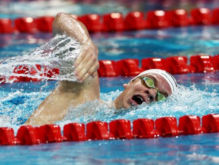 Leon Marchand a debutat la Cupa Mondială cu cel mai bun timp la 400 m liber » Antrenorul Bob Bowman a anunțat că anul viitor, francezul va decide între această probă și cea de 200 m liber.