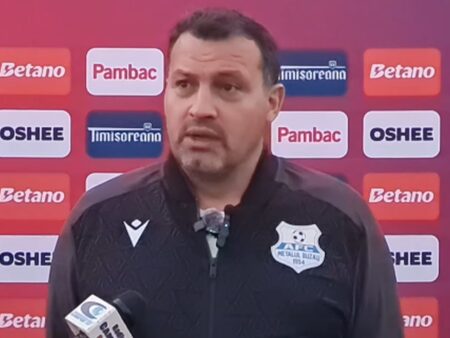 „Îți vine să te mirosi ca să verifici dacă ai un miros neplăcut?”