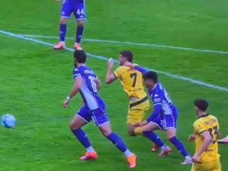 Milan îl depășește pe Chivu, însă Fiorentina contestă arbitrajul: „Grotesc”