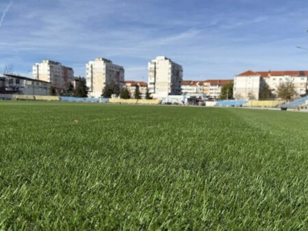 Cel mai recent gazon din Superligă este impecabil.