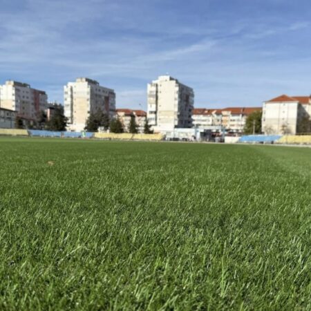 Cel mai recent gazon din Superligă este impecabil.