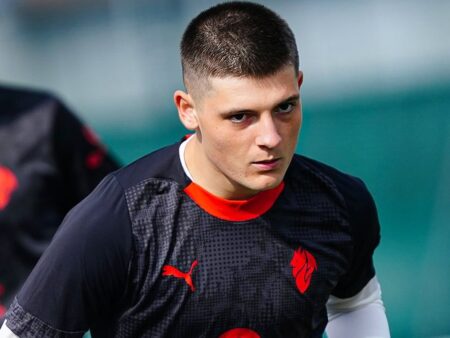 AC Milan a emis comunicatul oficial » Internaționalul român a semnat契