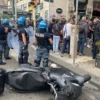 Suporter înarmat lângă hotelul Sporting înainte de meciul din Liga Campionilor » Confruntări multiple pe străzi