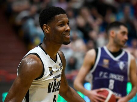 CS Vâlcea 1924, lider în Liga Națională de Baschet Masculin după etapa a doua » Cornelius Hudson, din nou MVP