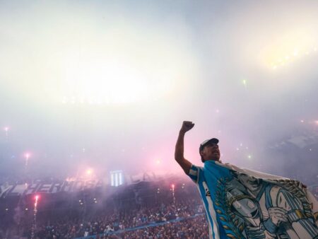 „Spectacol electrizant cu sute de torțe și o remontada memorabilă”