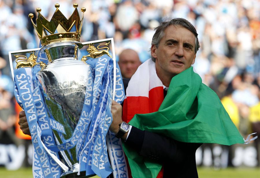 Managerul Roberto Mancini, cu trofeul de campion în Premier League cucerit cu Manchester City Candidat surpriză la înlocuirea lui Ruben Amorim » Are trei trofee câștigate în Anglia și este șomer de un an!