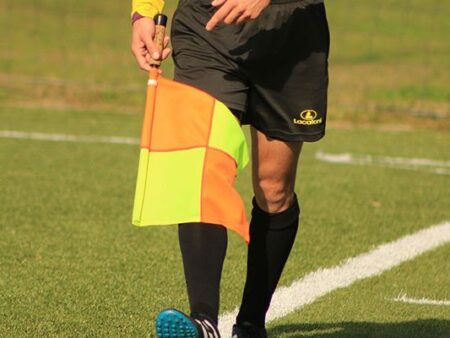 În România se întâmplă! Suspendare record după ce fotbalistul și-a dat jos chiloții în fața arbitrului: „Hei, cu ochelari!”