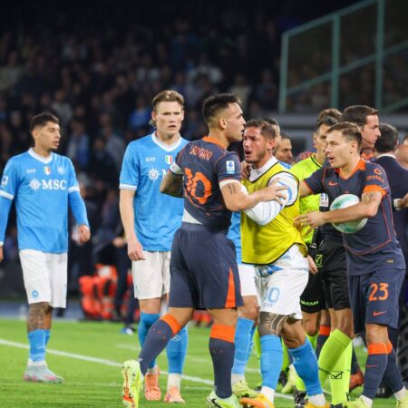 Scandal de insulte și gesturi obscene în timpul meciului Napoli