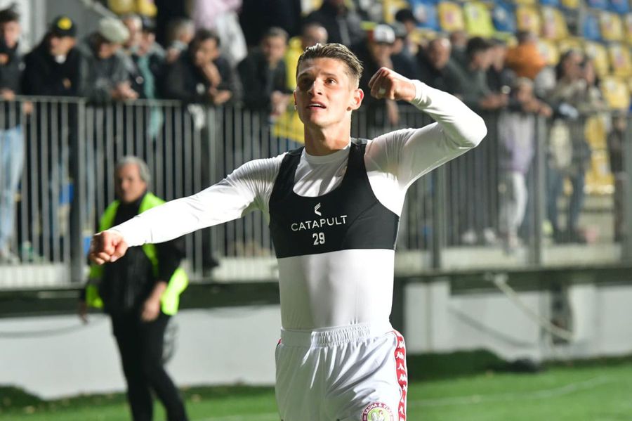 Internaționalul „tricolor” din Superliga care ar fi devenit pilot, dacă nu se apuca de fotbal: „Visez să ajung în Premier League”