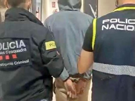 „Mită pentru arbitri” reinventată! Poliția l-a arestat pe un arbitru suspectat de legături cu un clan criminal! 250.000 de euro nedeclarați descoperiți în locuința sa!