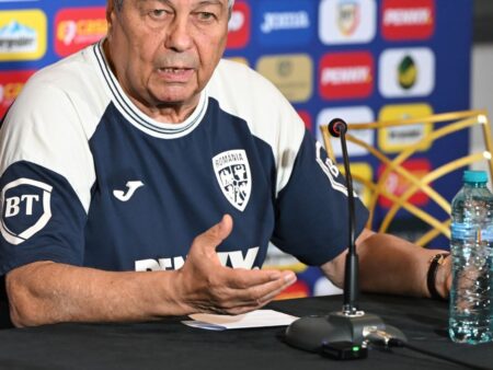Revoluția lui Lucescu! Selecționerul prezintă o echipă inedită împotriva Moldovei: „Niciun jucător nu a evoluat alături de celălalt”