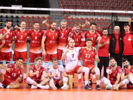 Dinamo joacă ÎN ACEST MOMENT meciul de calificare în Liga Campionilor!