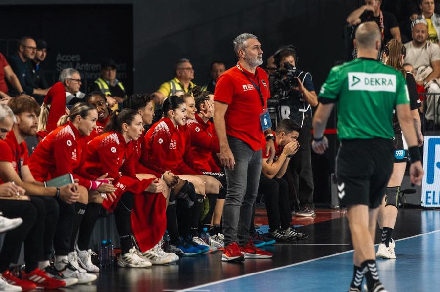 Antrenorul Carlos Viver pe banca Gloriei Bistrița Reacțiile ambelor echipe după victoria Gloriei Bistrița împotriva lui Esbjerg