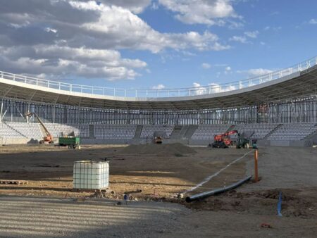 Arenă controversată! Orașul de 60.000 de locuitori, cu echipă în Liga 2, se pregătește să își deschidă al doilea stadion.