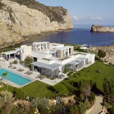 Vila lui Lionel Messi din Ibiza, amenințată cu demolarea!