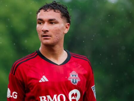 Fotbalistul canadian poate juca pentru România după ce FIFA i-a aprobat transferul