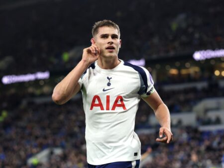 Concurentul lui Radu Drăgușin a realizat o „dublă” impresionantă în victoria echipei Tottenham » Pe ce poziție a urcat Spurs în Premier League