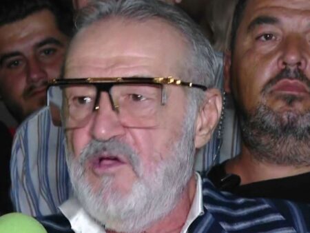 O ofertă călduță, alta rece pentru Becali! Un fost stelist susține că marca „Steaua” ar trebui scoasă la licitație, dar suma cerută este uriașă.