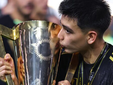 „O performanță fără precedent! Puștiul minune din fotbal care are șansa să joace la 3 Mondiale în mai puțin de un an”