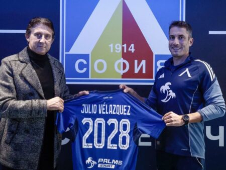 Fostul talent al antrenoratului din Spania rămâne în Bulgaria! Velasquez și-a renovat contractul cu Levski Sofia.