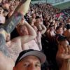 Numai adevărații fani ai fotbalului îl recunosc astfel! Un atacant fabulos „s-a transformat în ultras”