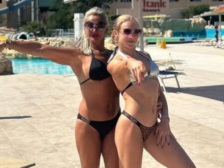 Sabrina Voinea, împreună cu Denisa Golgotă, Anamaria Mihăescu și Ella Oprea Crețu, la Campionatele Mondiale de gimnastică de la Jakarta