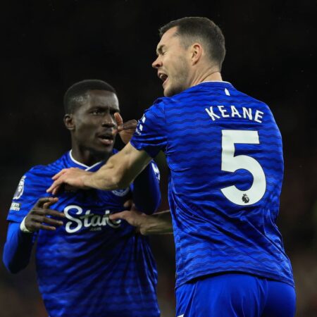 Scene șocante la Manchester United – Everton: Cartonaș roșu pentru o palmă dată unui coechipier.