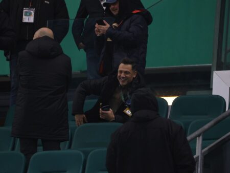 Fotografiile sezonului la Viena! Mirel Rădoi, cu walkie-talkie în tribună, după eliminare » Imagini uimitoare de la pauză