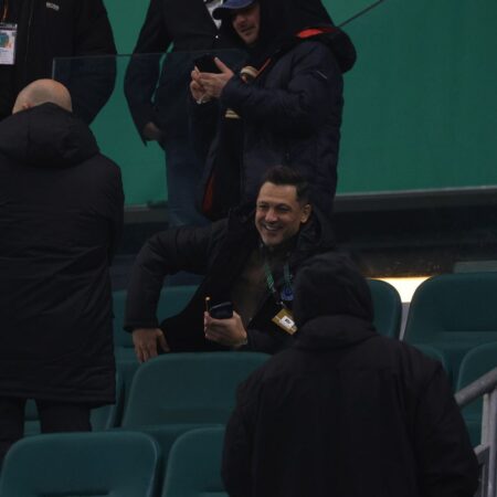 Fotografiile sezonului la Viena! Mirel Rădoi, cu walkie-talkie în tribună, după eliminare » Imagini uimitoare de la pauză