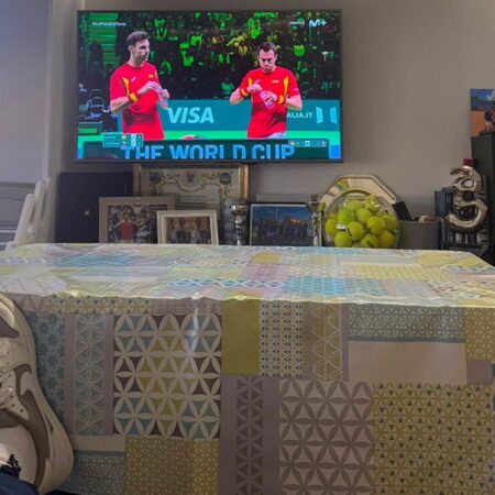 „Să ai 50 de milioane în bancă, dar sufrageria ta să fie ca cea din casa bunicilor”