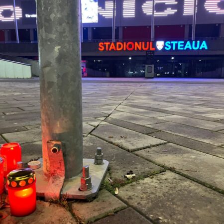 Omagii aduse lui Emeric Ienei în Ghencea și Oradea. Ce mesaj au lăsat „militarii” pe stadionul Steaua.