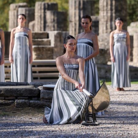 Flacără suplimentară la ceremonia de aprindere a Jocurilor Olimpice de iarnă de la Milano-Cortina